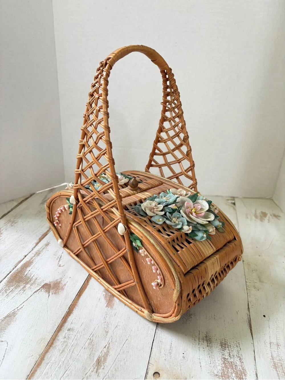 1950s wicker picnic basket purse floral seashells cottage coastal chic rare bag
